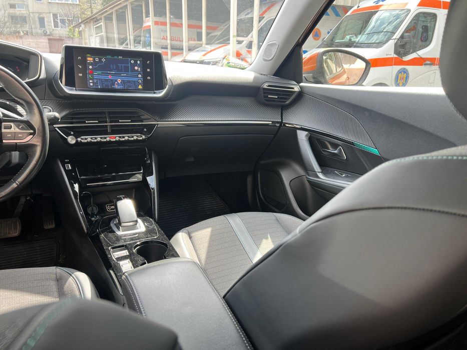 New PEUGEOT e-2008 - SUV Electric 50 Kw