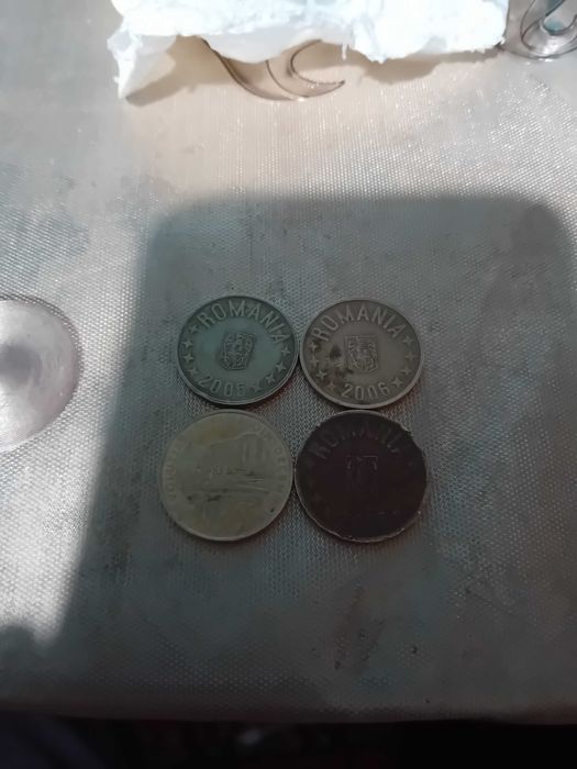 Doua monede 2006,una 2005 si una 1989 pret negociabil