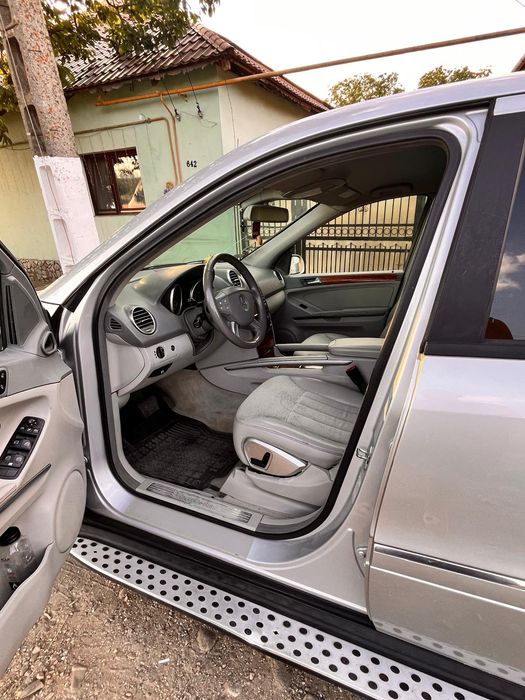 Vând Mercedes ML320