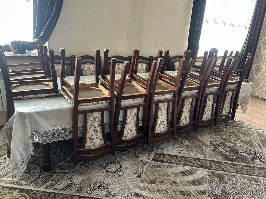 Стол со стульями