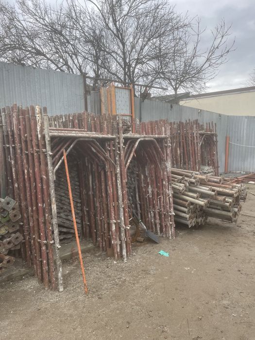 Închirez schela si popii metalici
