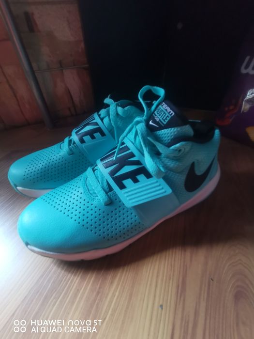 Adidași Nike team hustle d8.