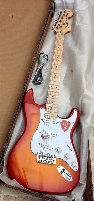 Электро-гитара+комбо-усилитель. Комплект.