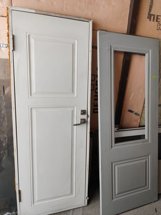 Есік сатылады. 2 есік бар