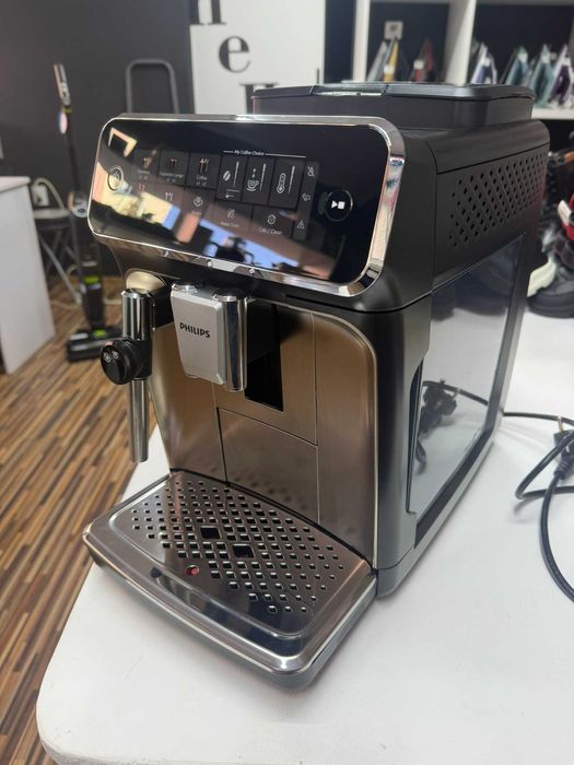 (RESIGILAT) Espressor automat Philips 3300 series