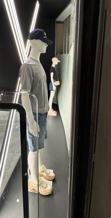 Дамски манекени Армани за оборудване на магазини