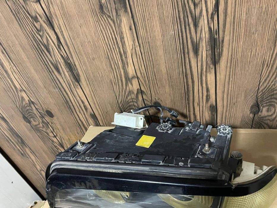 Продам левую фара БМВ е38