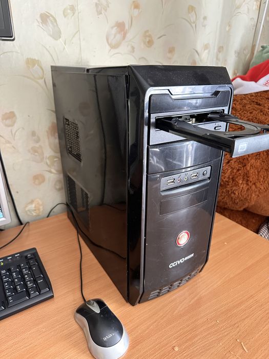 Компьютер в комплекте монитор, клавиатура, мышь, блок