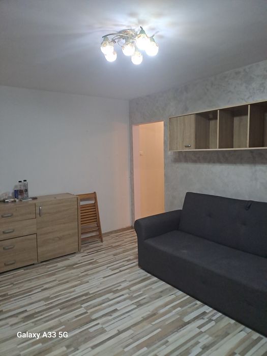 Inchiriez apartament 2 camere ,strada Republicii.