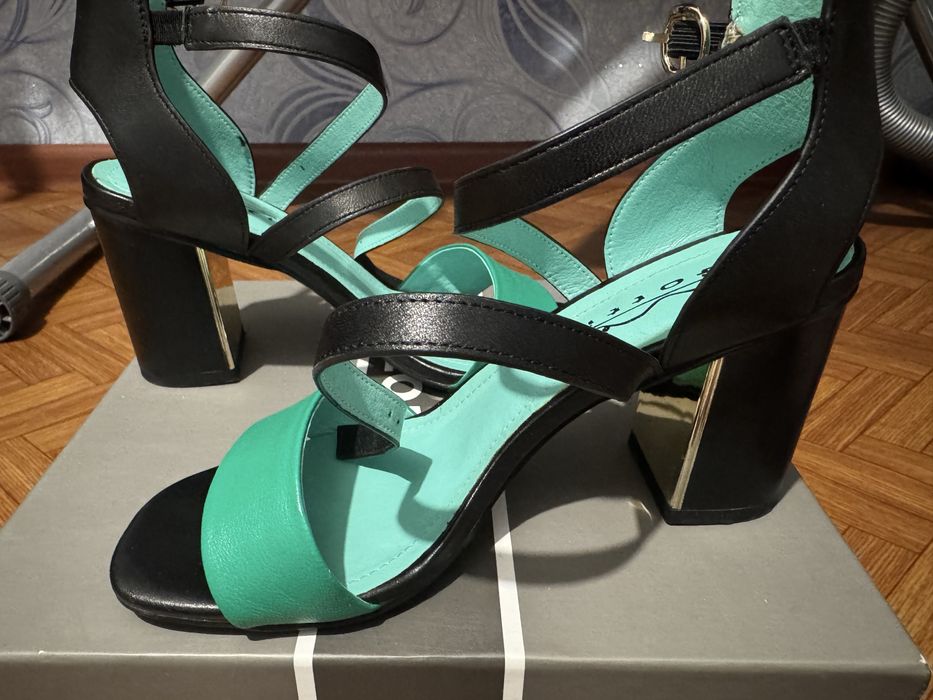 Продам обувь женскую