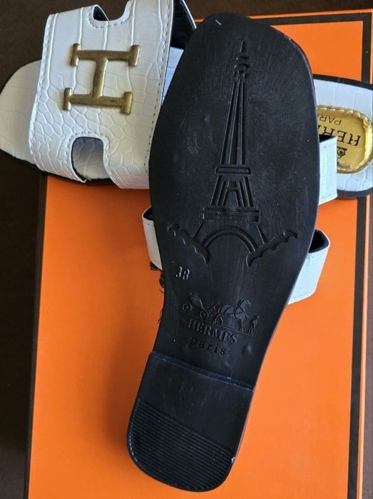 Продавам дамски чехли