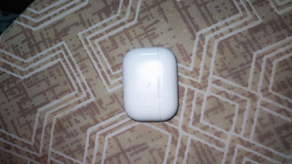 AirPods Pro 1 (кейс + левый наушник)