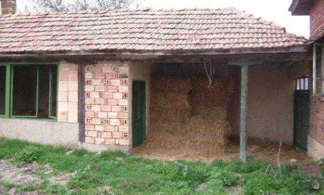 Къща в Бенковски