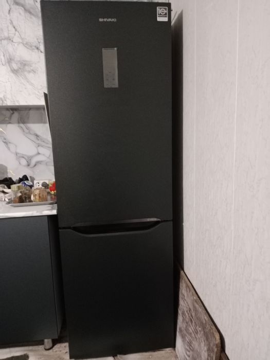 Холодильник большой