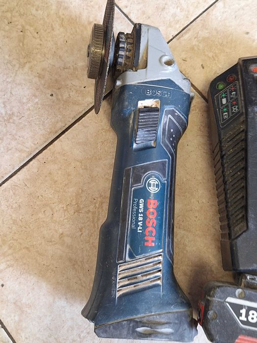 Малък флекс на батерия Bosch GWS 18v Li