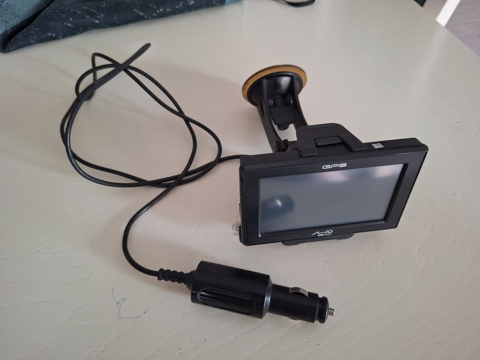 Vând GPS Mio cu suport auto.