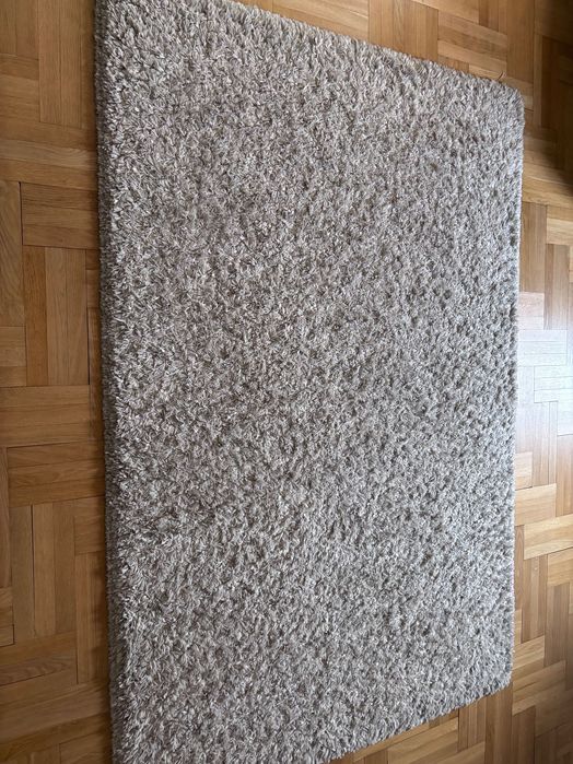 Килим бежов с дълга нишка