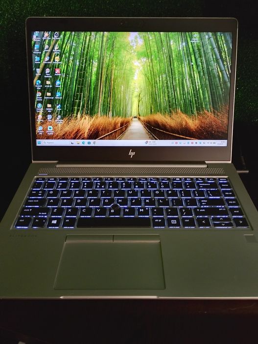 продавам лаптоп HP EliteBook 745 G5 с Windows 10