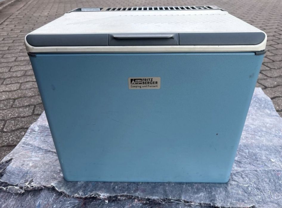 Хладилна ракла  Dometic  на газ , 12 и 220 волта.