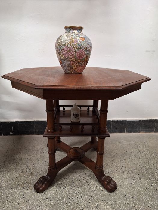 Антична Викторианска маса орех