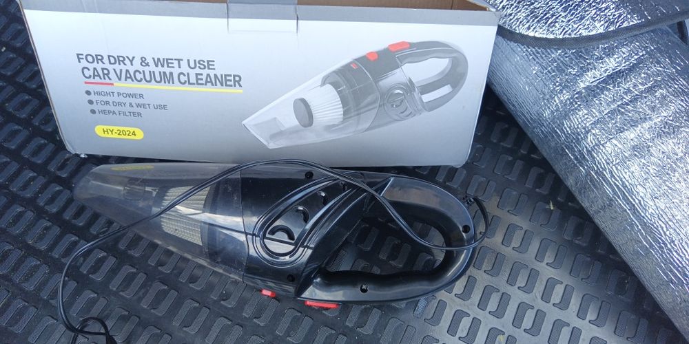 Vând aspirator auto