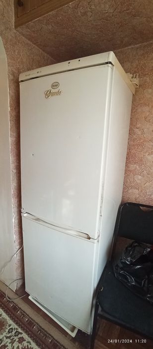 Холодильник б/у сотилади холати яхши