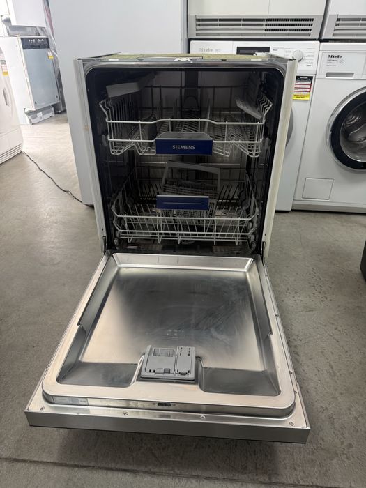 Съдомиялна за  полу вграждане Siiemens