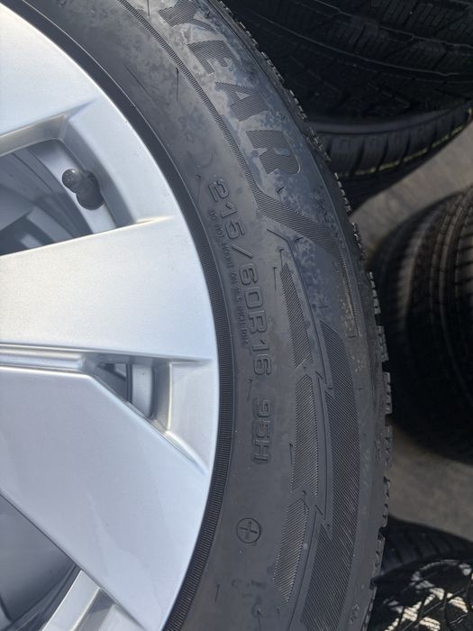 Jante originale Vw Passat B9 16” echipate cu anvelope de iarna  Good Year 215/60/16 Dot 4324