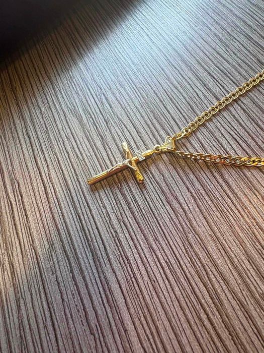 Нов! синджир с кръст 90€гр