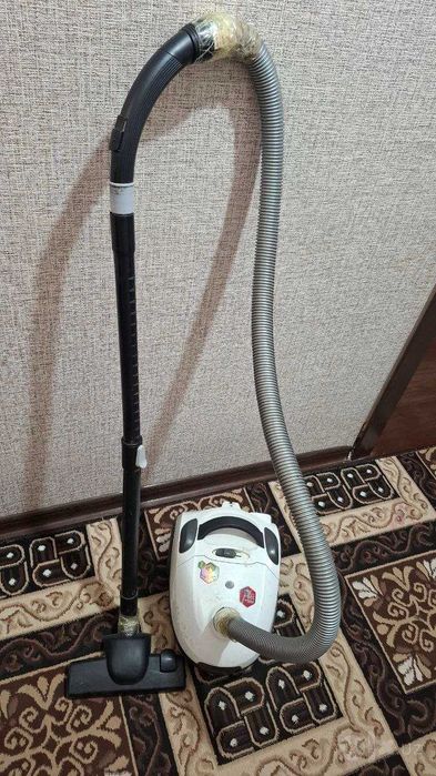 Пылесос Artel 1600W