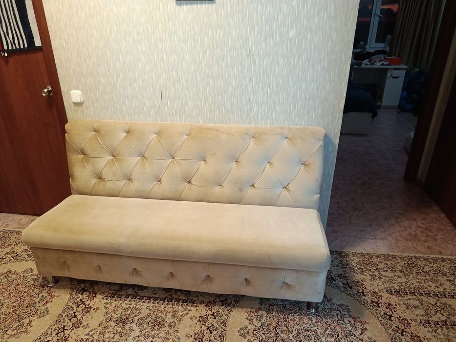 Продам диван для прихожей