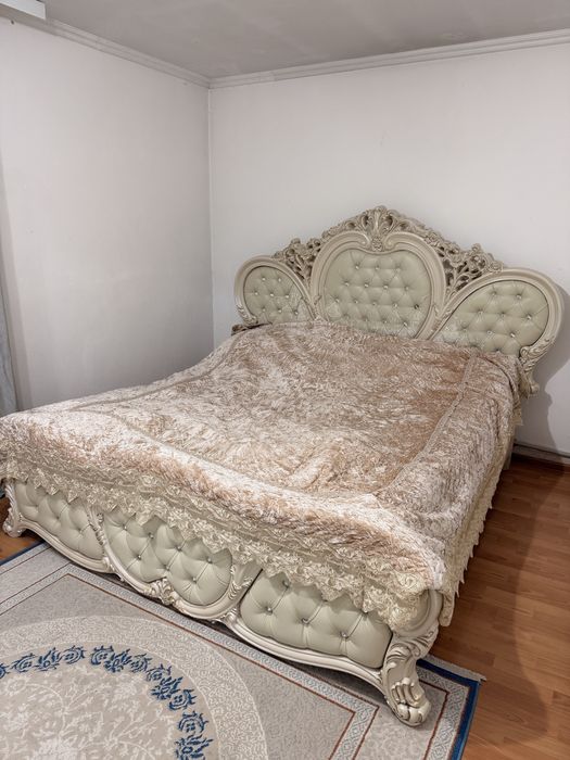Кровать с матрасом 180/200