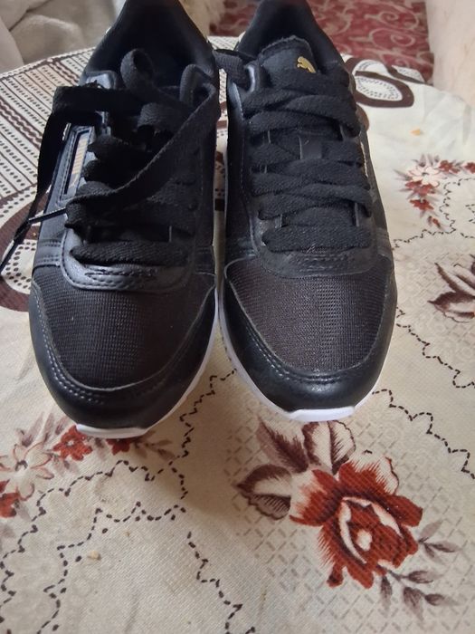 Маратонки чисто нови