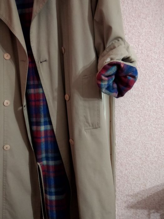 Плащ женский, утеплённый, размер L. Имеются варианты