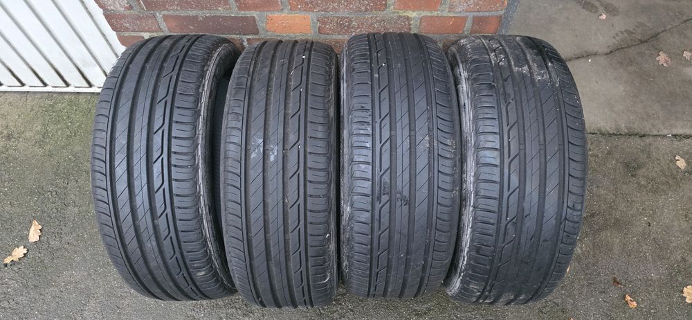 Vând cauciucuri 215/50 r18