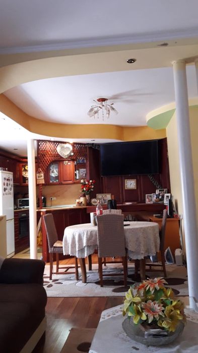 Продава се Четиристаен апартамент в Свищов - 130 кв.м за 471 €/кв.м - Снимка #2