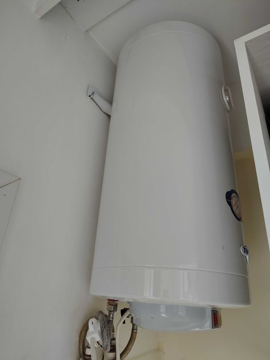 Vând boiler electric