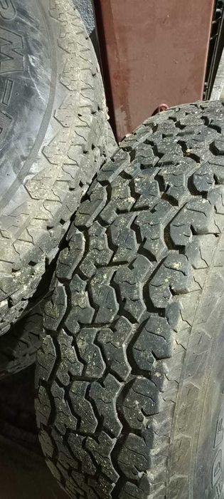 Продам шины с дисками Maxxis 235/85/16