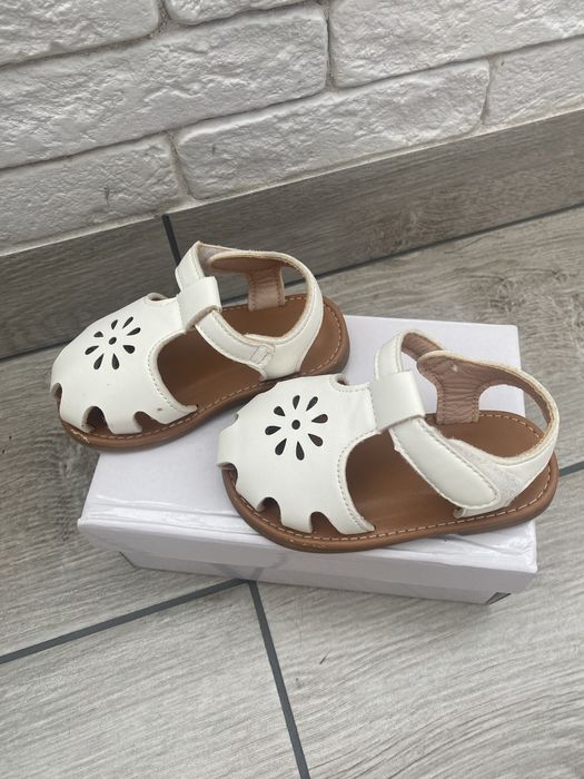 Летни сандалки за момиче 20 размер
