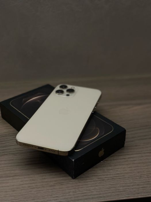 iPhone 12 Pro max & Apple watch series 8