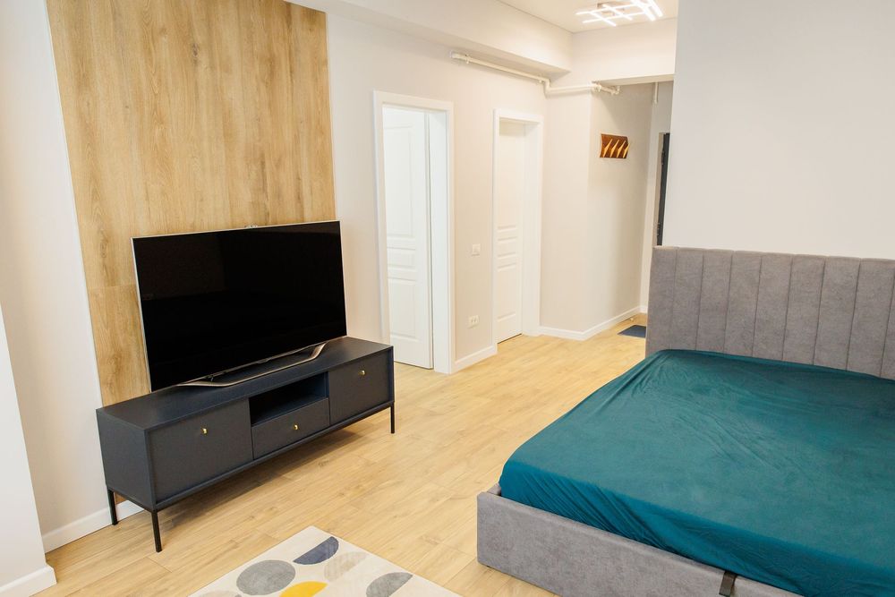 Închiriez studio cu loc de parcare - zona Campus Constanta