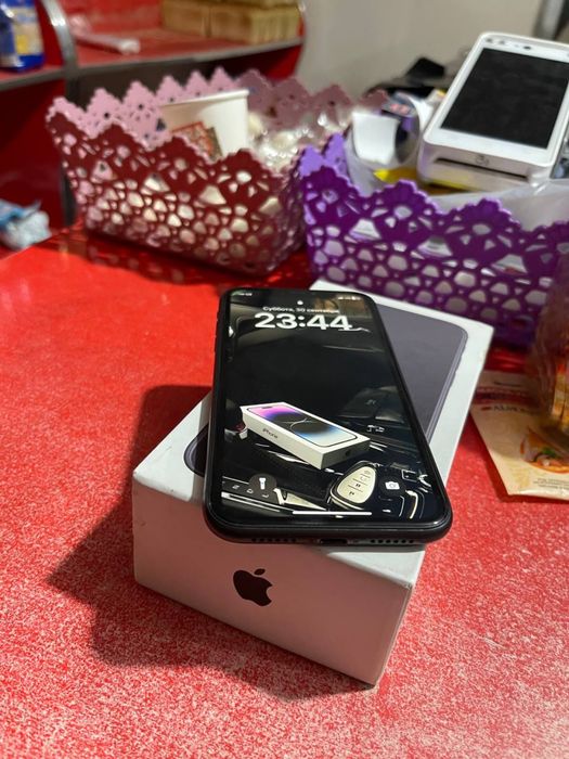 Iphone 11 srochna sotiladi