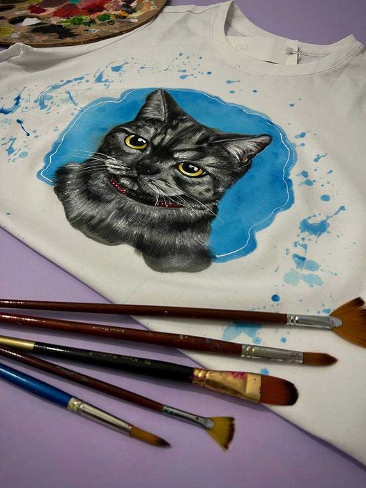 Рисунок на одежде. Художественная роспись одежды. Кастом. Художник.