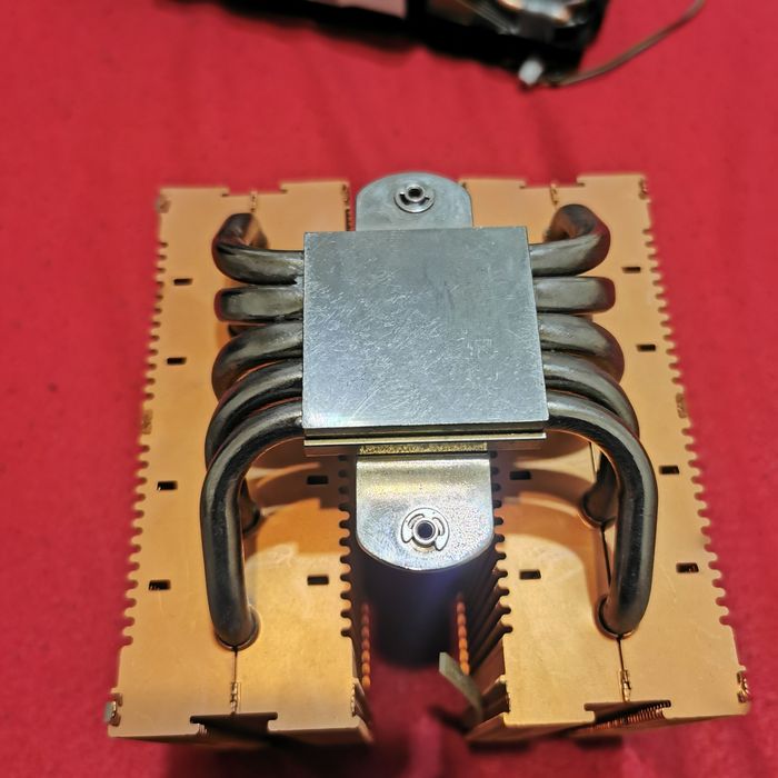 Cooler phanteks ph-tc14pe de 15 cm a fost folosit puțin