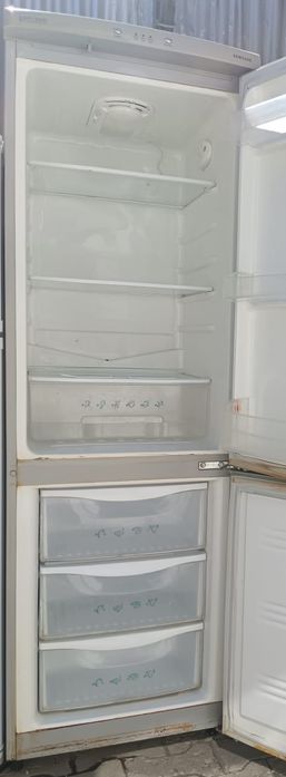 Двухкамерный холодильник