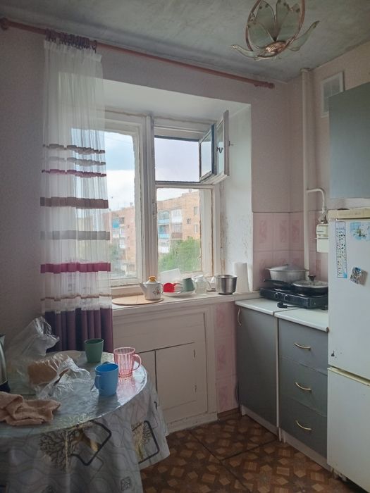 Продам 2 комната, 4 этажа.