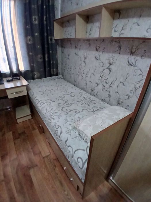 комплект мебель сотилади