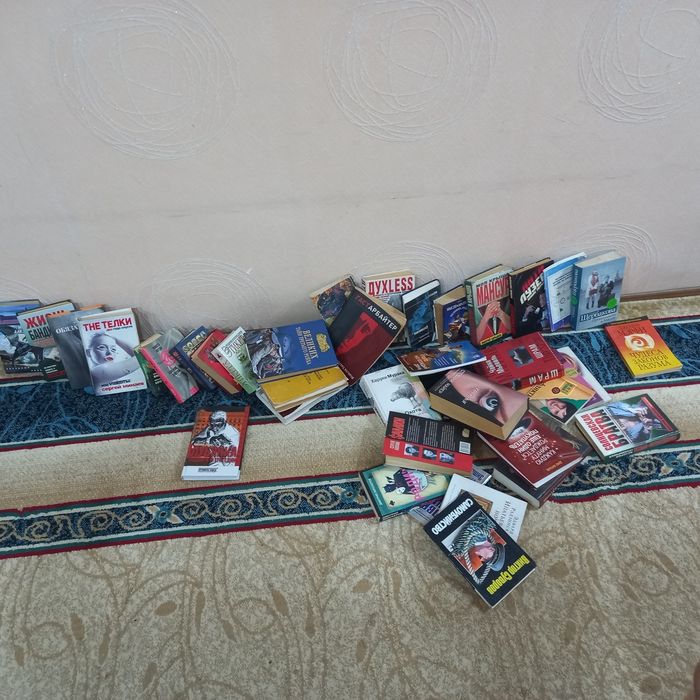 100 ta ruscha kitoblar sotiladi