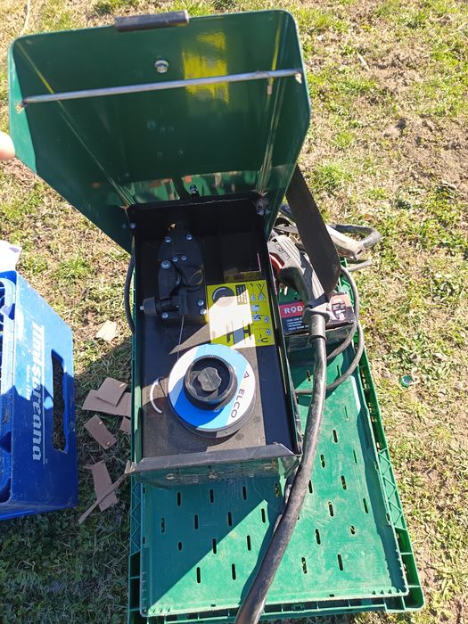 Aparat de sudura cu flux fără gaz.