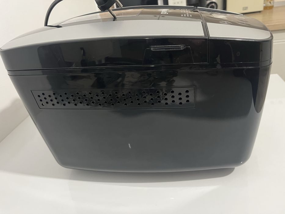 Masina de facut paine ( nici folia nu sa luat de pe ea)